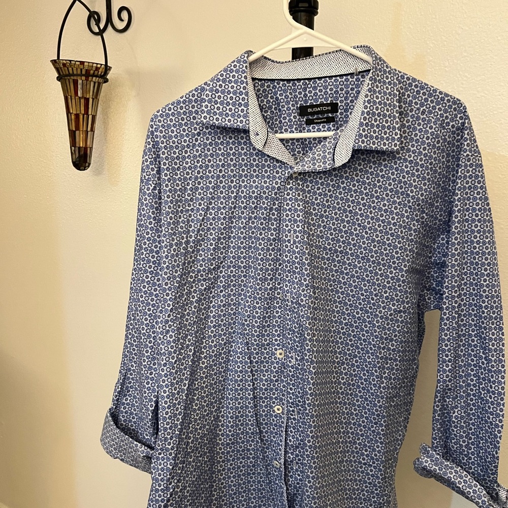 Men’s large sleeve Bugatchi dress shirt
